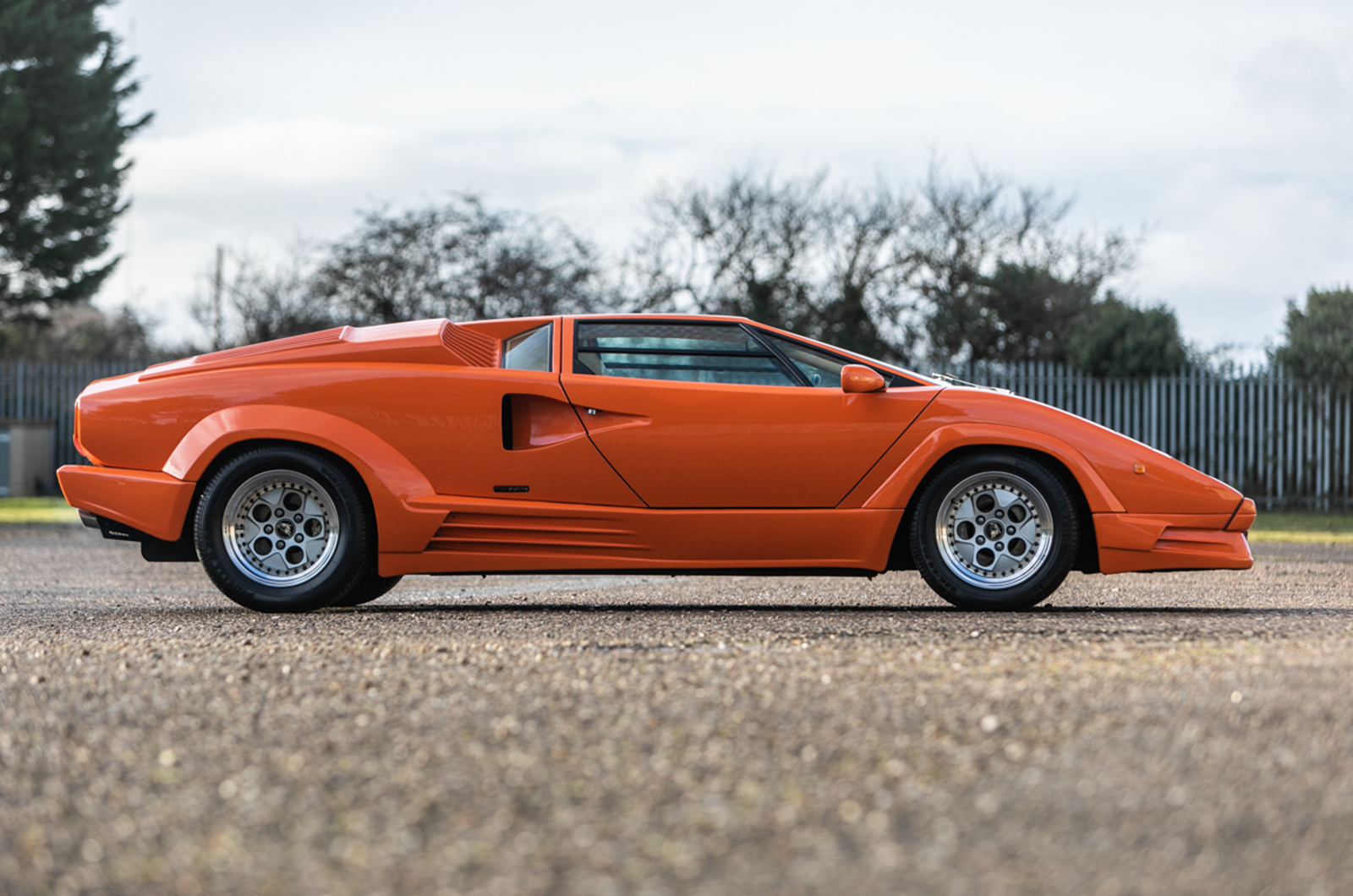 Classic & Sports Car – 1990 Lamborghini Countach 25th Anniversary