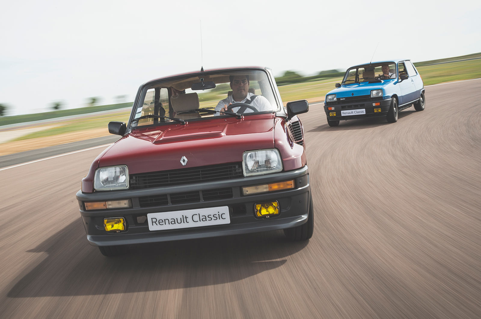 Classic & Sports Car – Renault’s lively 5s: Gordini Turbo and Turbo 2 on track