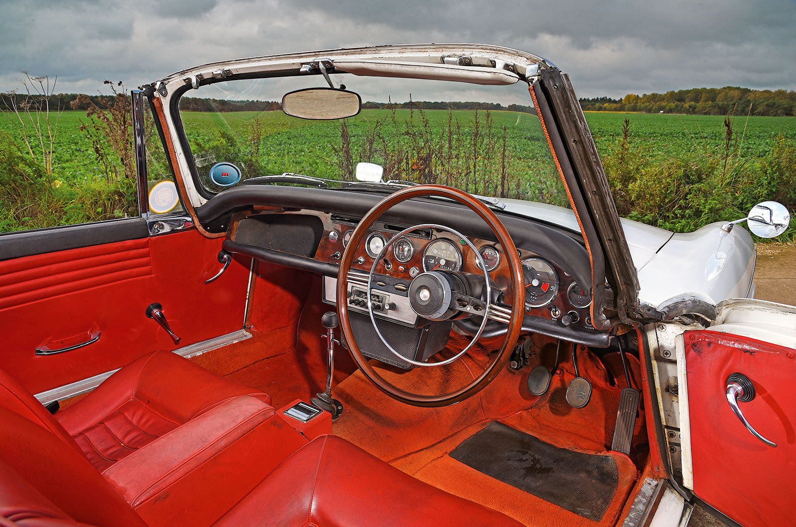 In the cabin of the Sunbeam Tiger with its US-inspired chrome horn ring