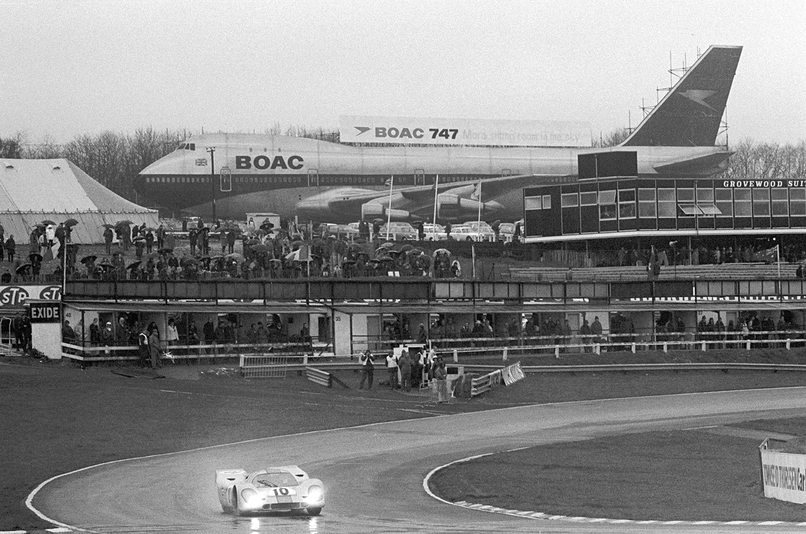 Classic & Sports Car – Gulf’s famous blue and orange is back