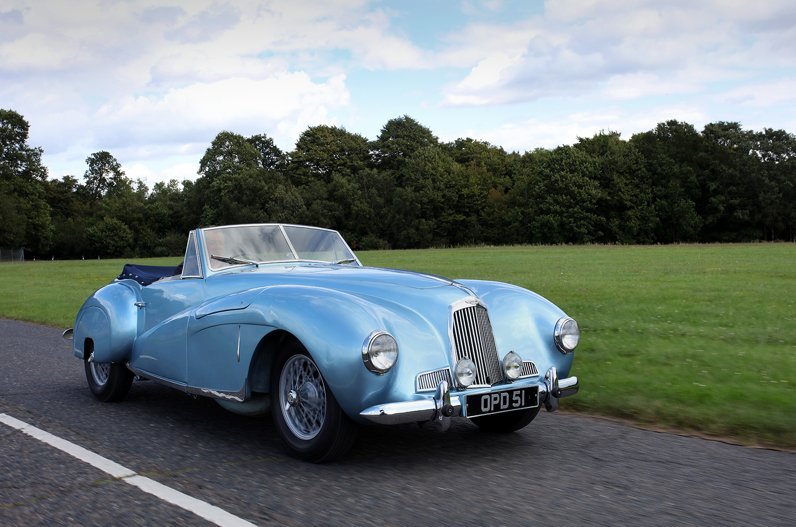 Classic & Sports Car – Aston Martin DB1: inherited beauty