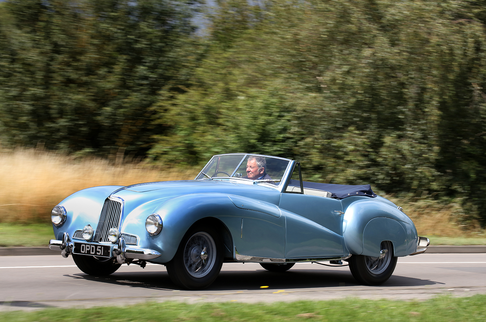 Classic & Sports Car – Aston Martin DB1: inherited beauty