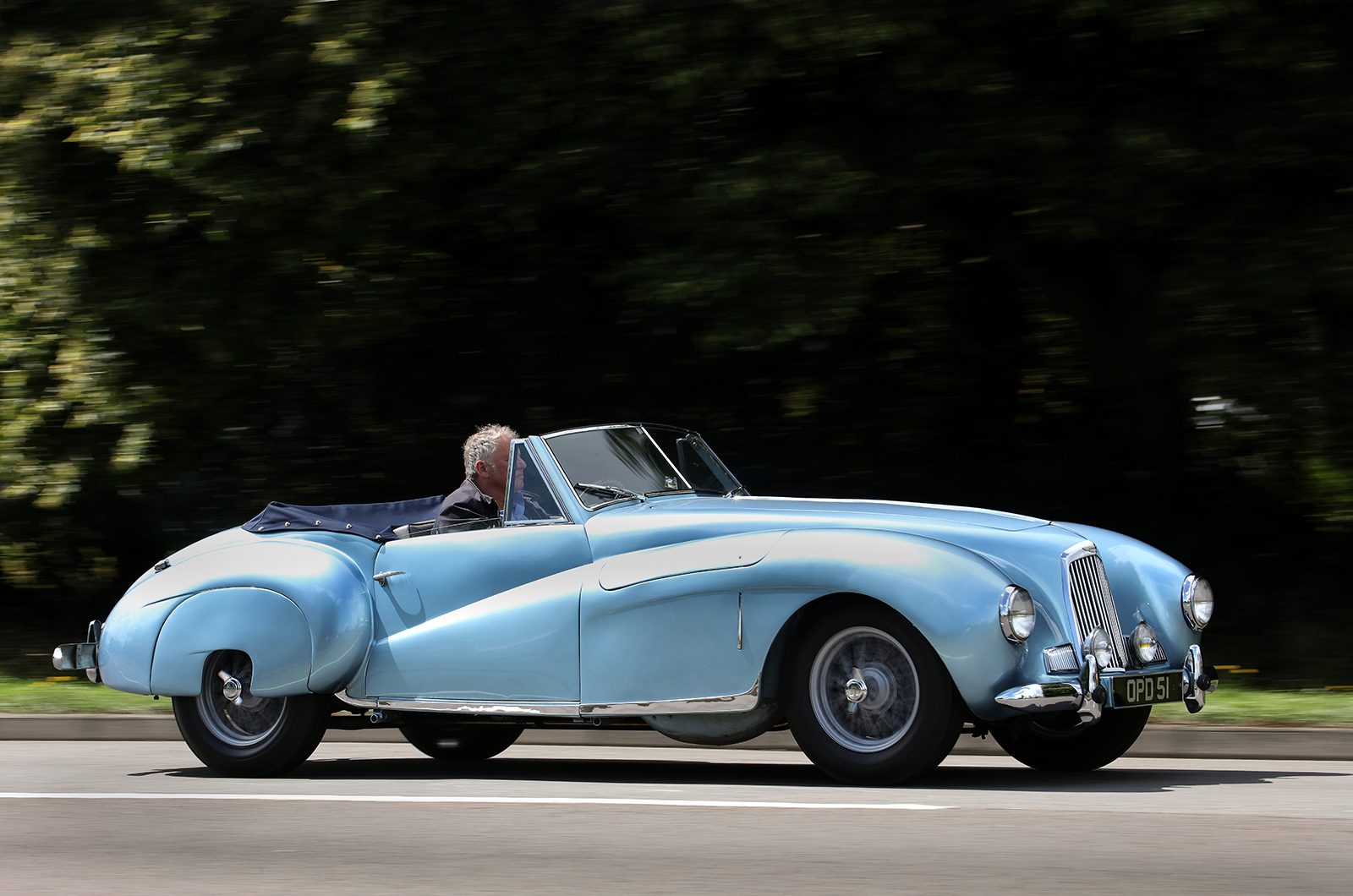 Classic & Sports Car – Aston Martin DB1: inherited beauty