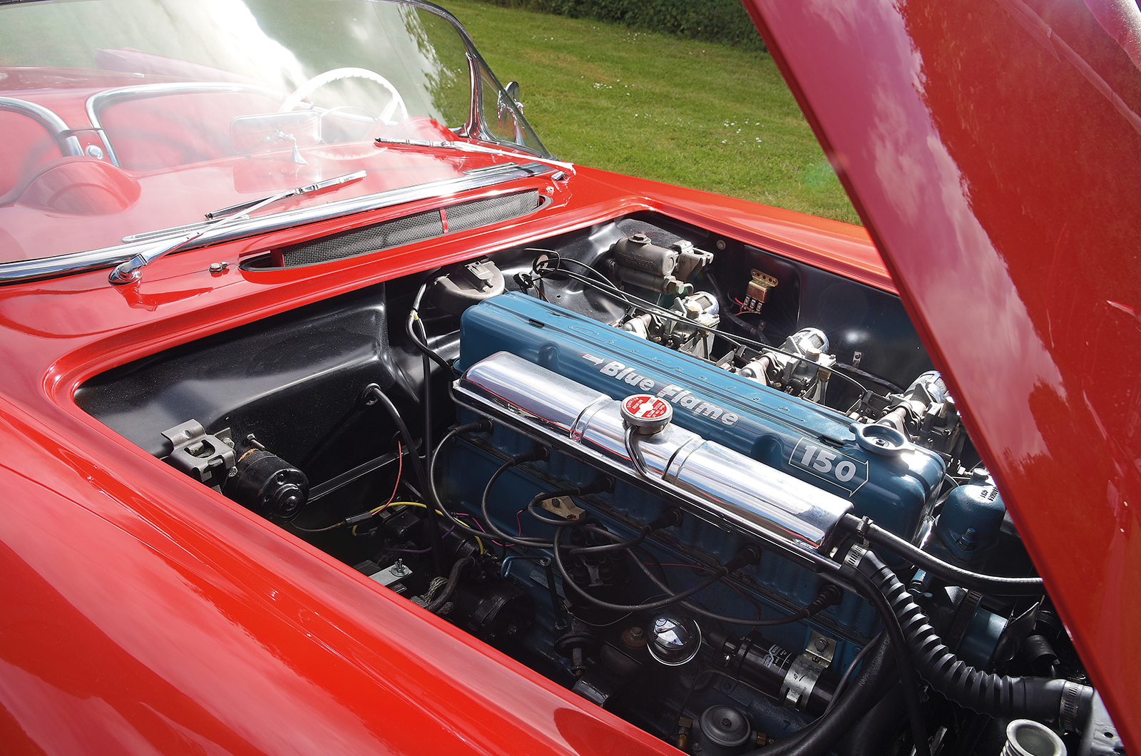 Classic & Sports Car – Mercedes-Benz 190SL vs Chevrolet Corvette C1