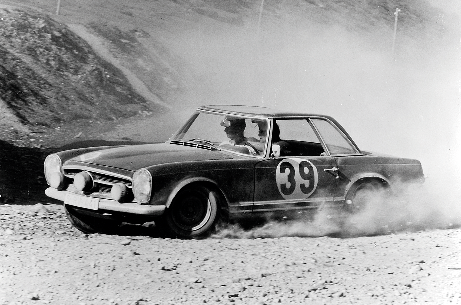 Classic & Sports Car – Buyer’s guide: Mercedes-Benz 230-280SL ‘Pagoda’