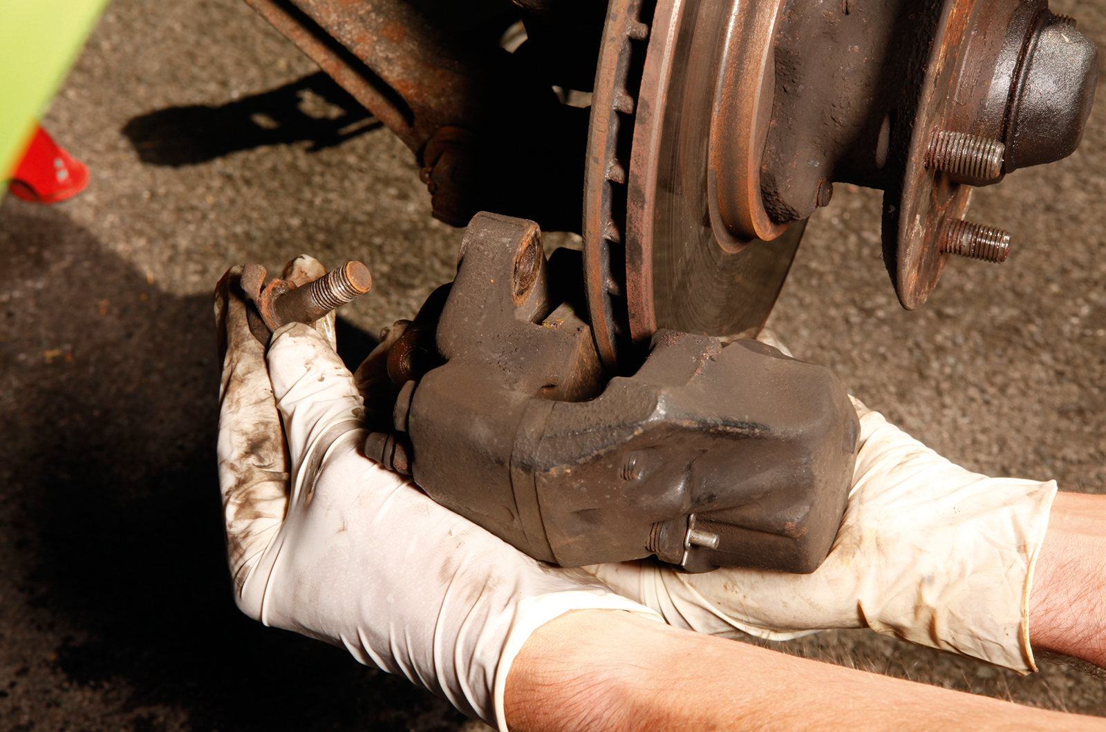 Classic & Sports Car - How to… renew a wheel bearing on your classic car