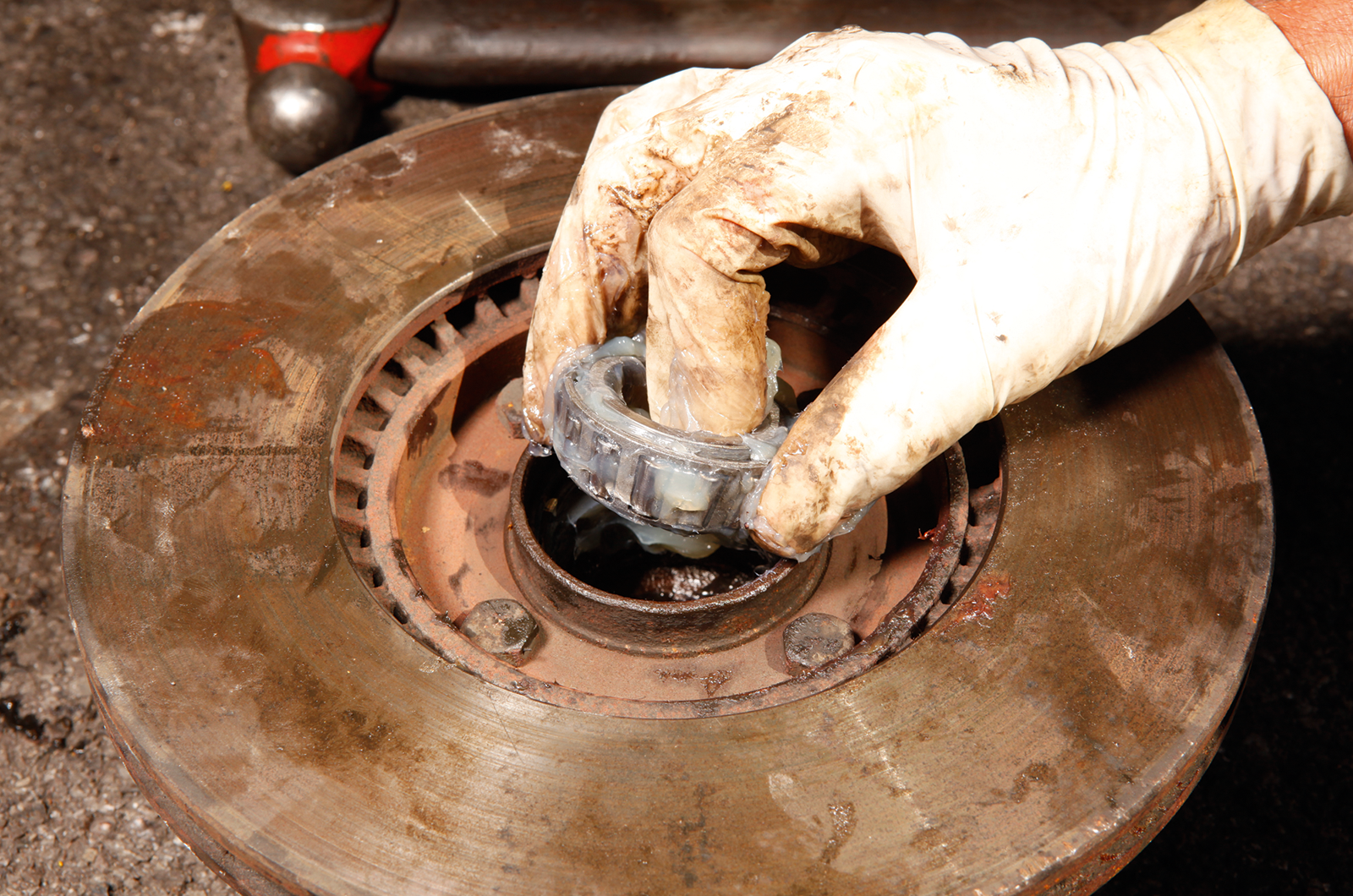 Classic & Sports Car - How to… renew a wheel bearing on your classic car