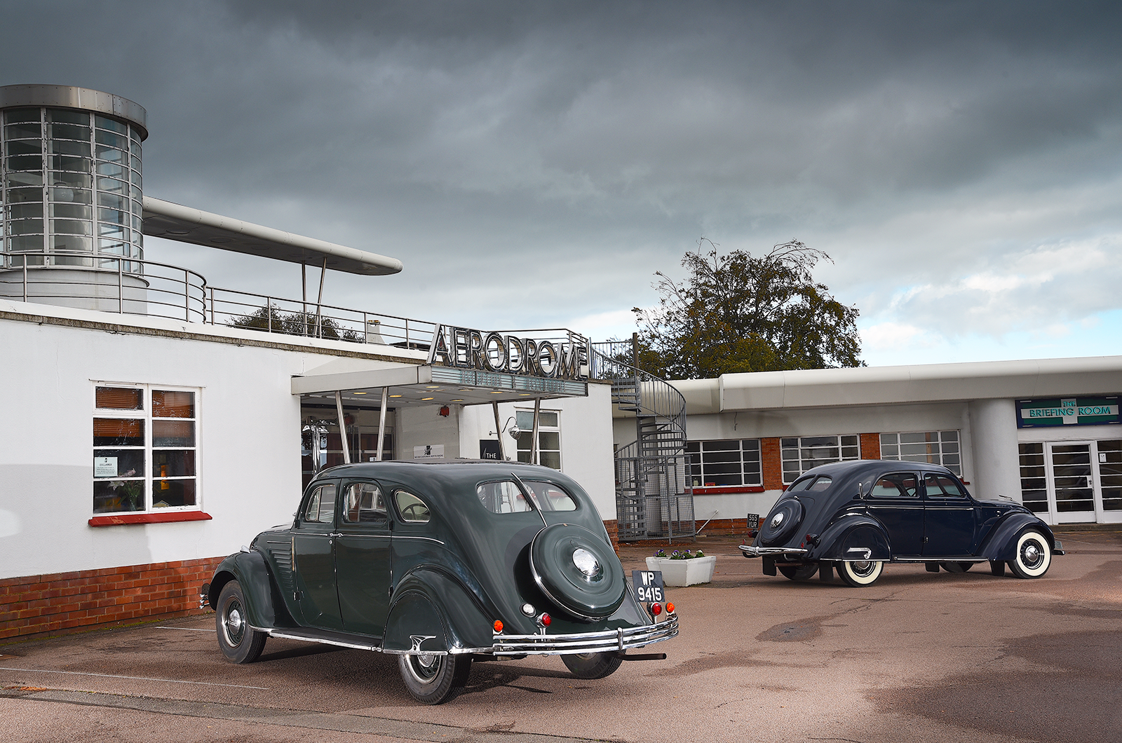 Classic & Sports Car – Chrysler Airflow vs Volvo Carioca: Streamlined sensations