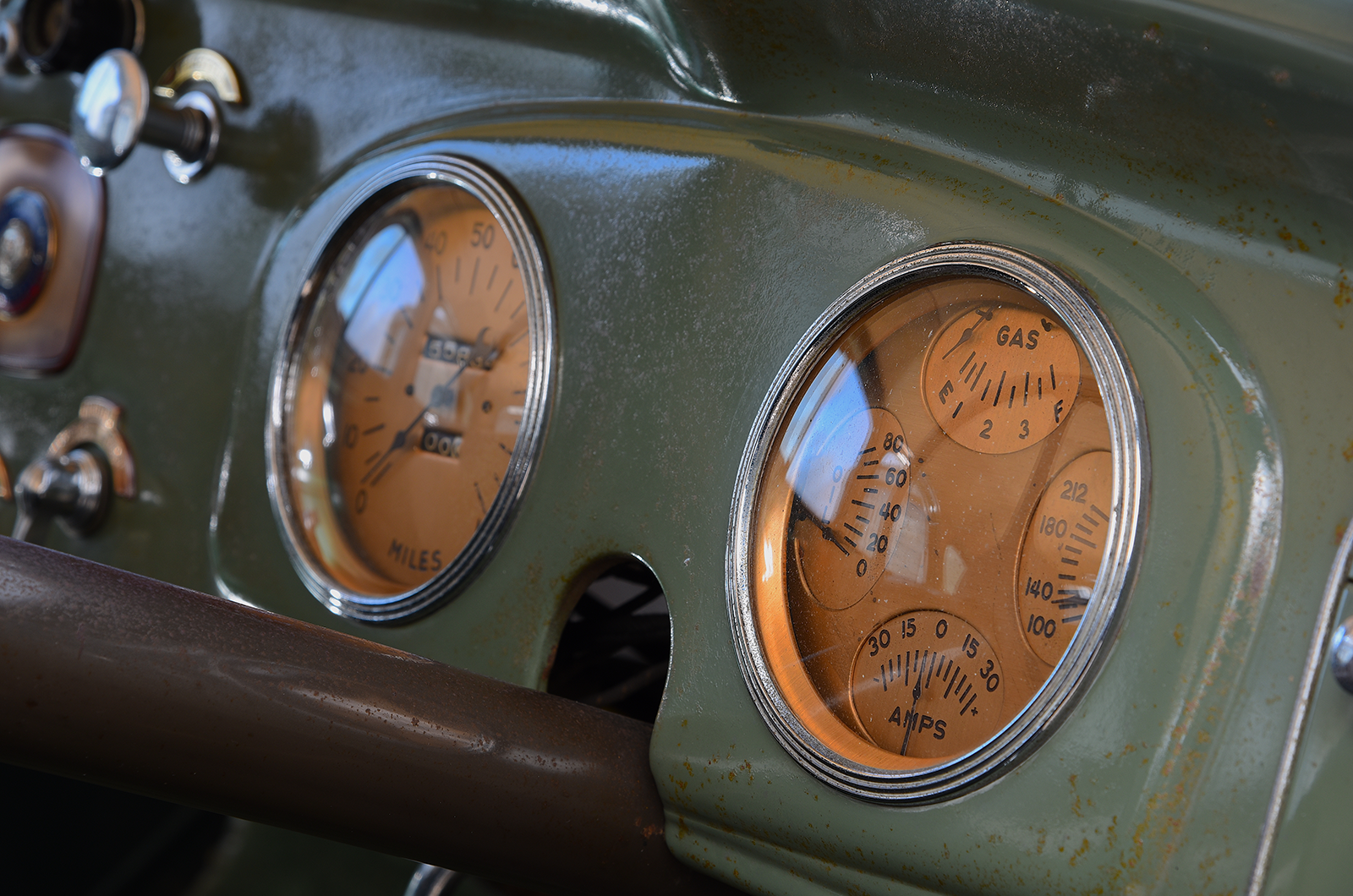 Classic & Sports Car – Chrysler Airflow vs Volvo Carioca: Streamlined sensations