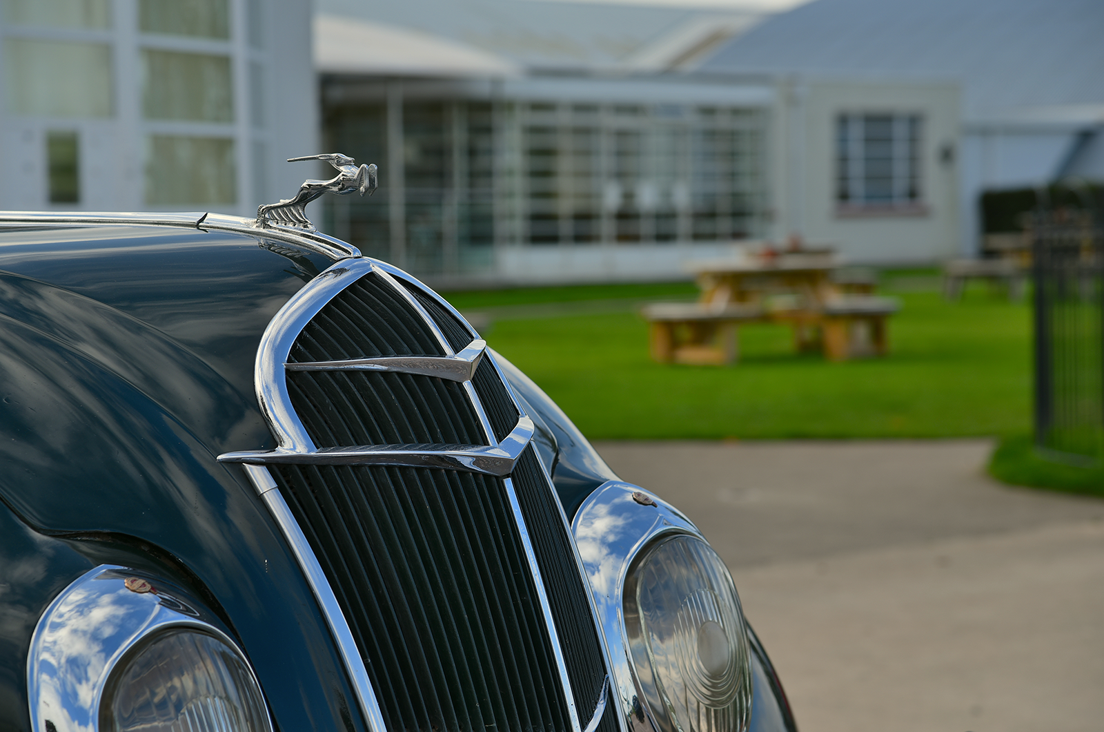 Classic & Sports Car – Chrysler Airflow vs Volvo Carioca: Streamlined sensations