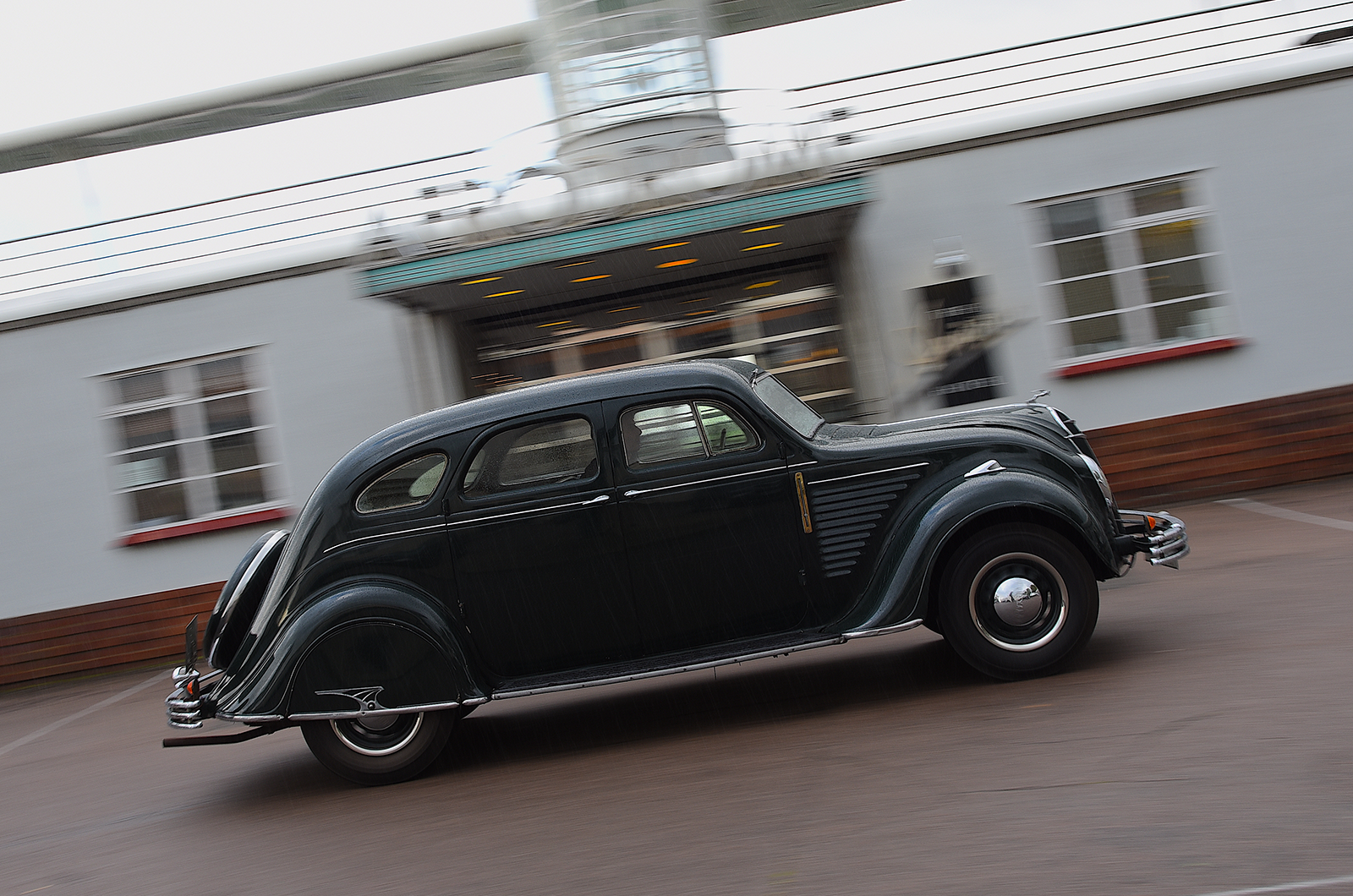 Classic & Sports Car – Chrysler Airflow vs Volvo Carioca: Streamlined sensations