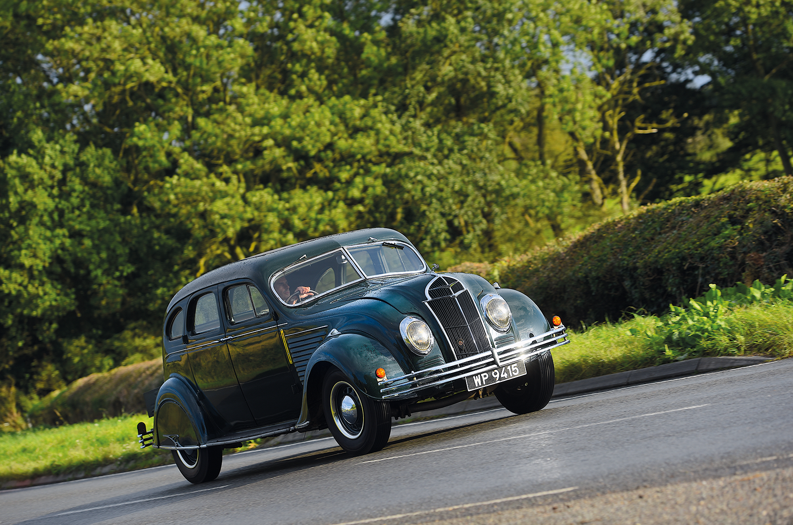 Classic & Sports Car – Chrysler Airflow vs Volvo Carioca: Streamlined sensations