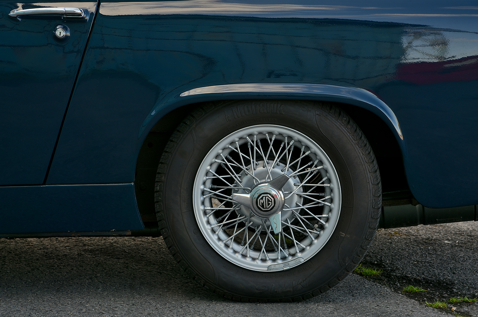 Classic & Sports Car – Baby classic sports cars do battle: Honda S800 Sport vs Fiat 850 Sport Spider vs MG Midget