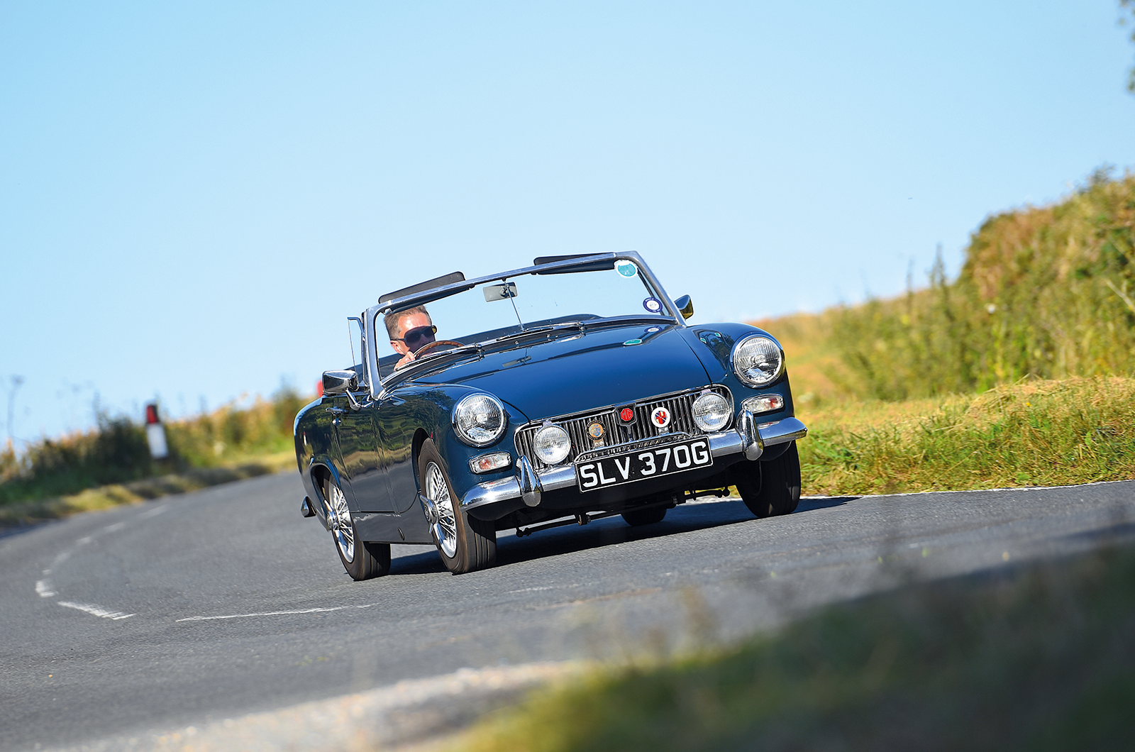 Classic & Sports Car – Baby classic sports cars do battle: Honda S800 Sport vs Fiat 850 Sport Spider vs MG Midget