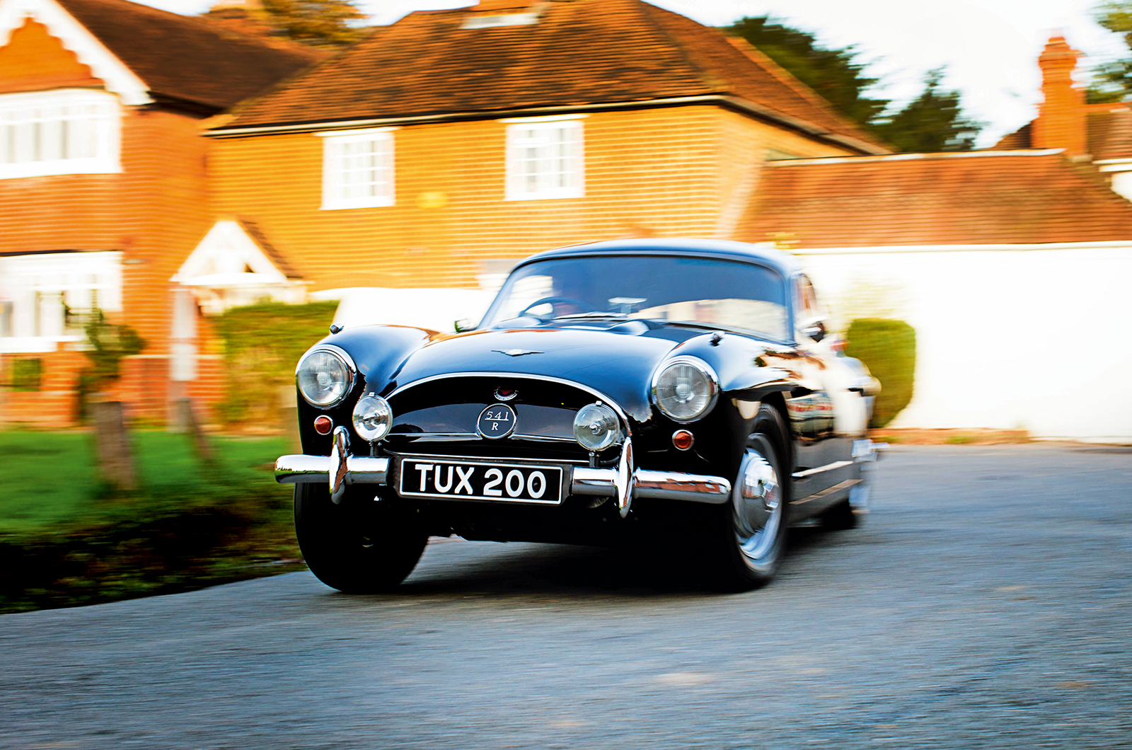 Classic & Sports Car – Midlands derby: Jensen 541R vs Jaguar XK150