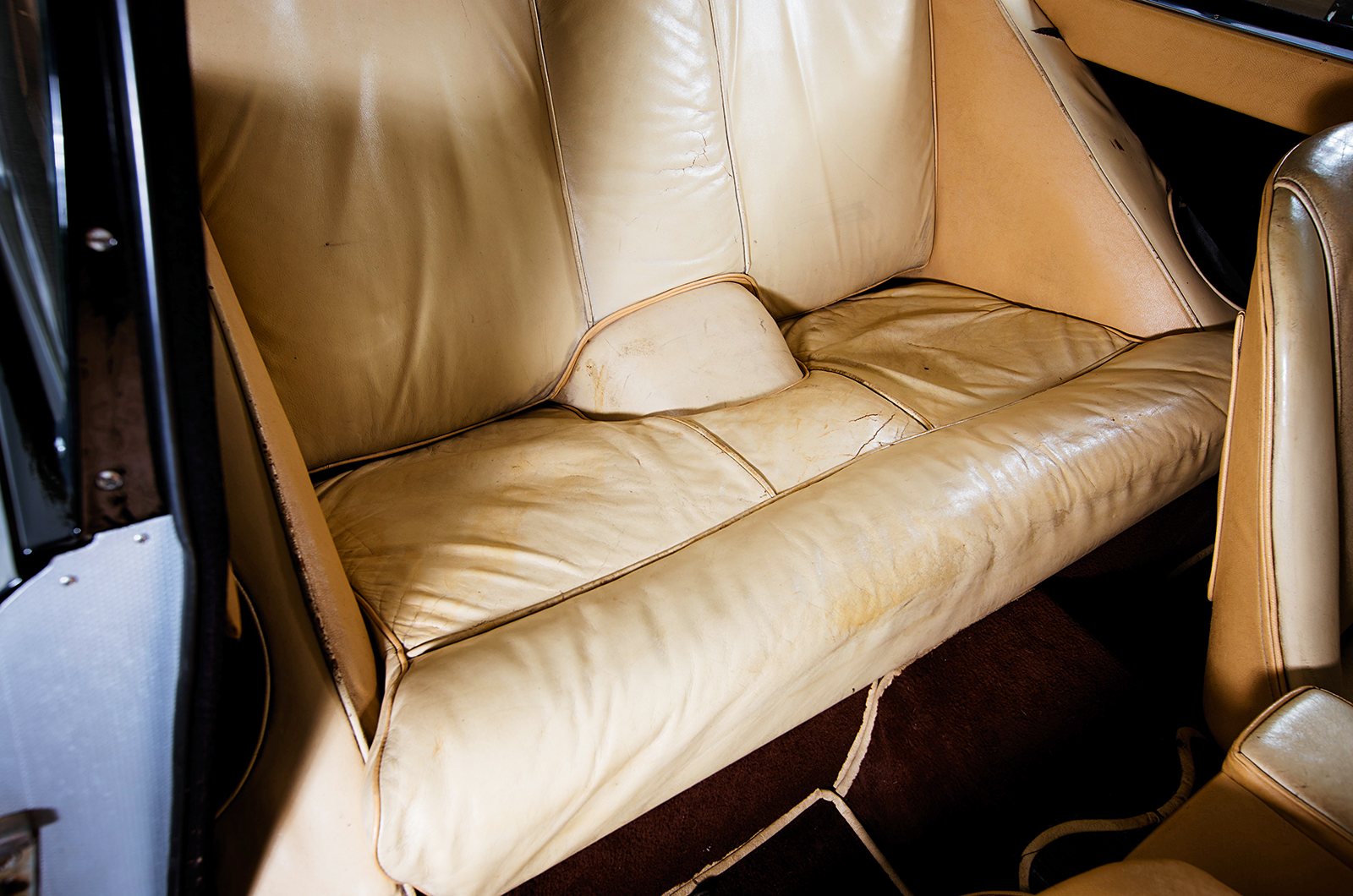 Classic & Sports Car – Midlands derby: Jensen 541R vs Jaguar XK150