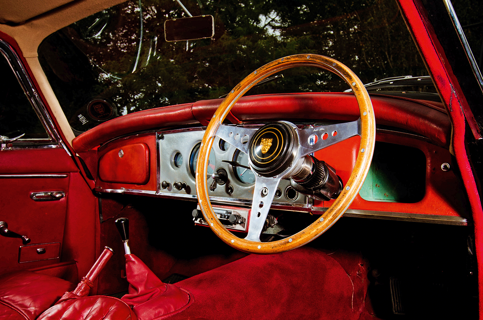 Classic & Sports Car – Midlands derby: Jensen 541R vs Jaguar XK150