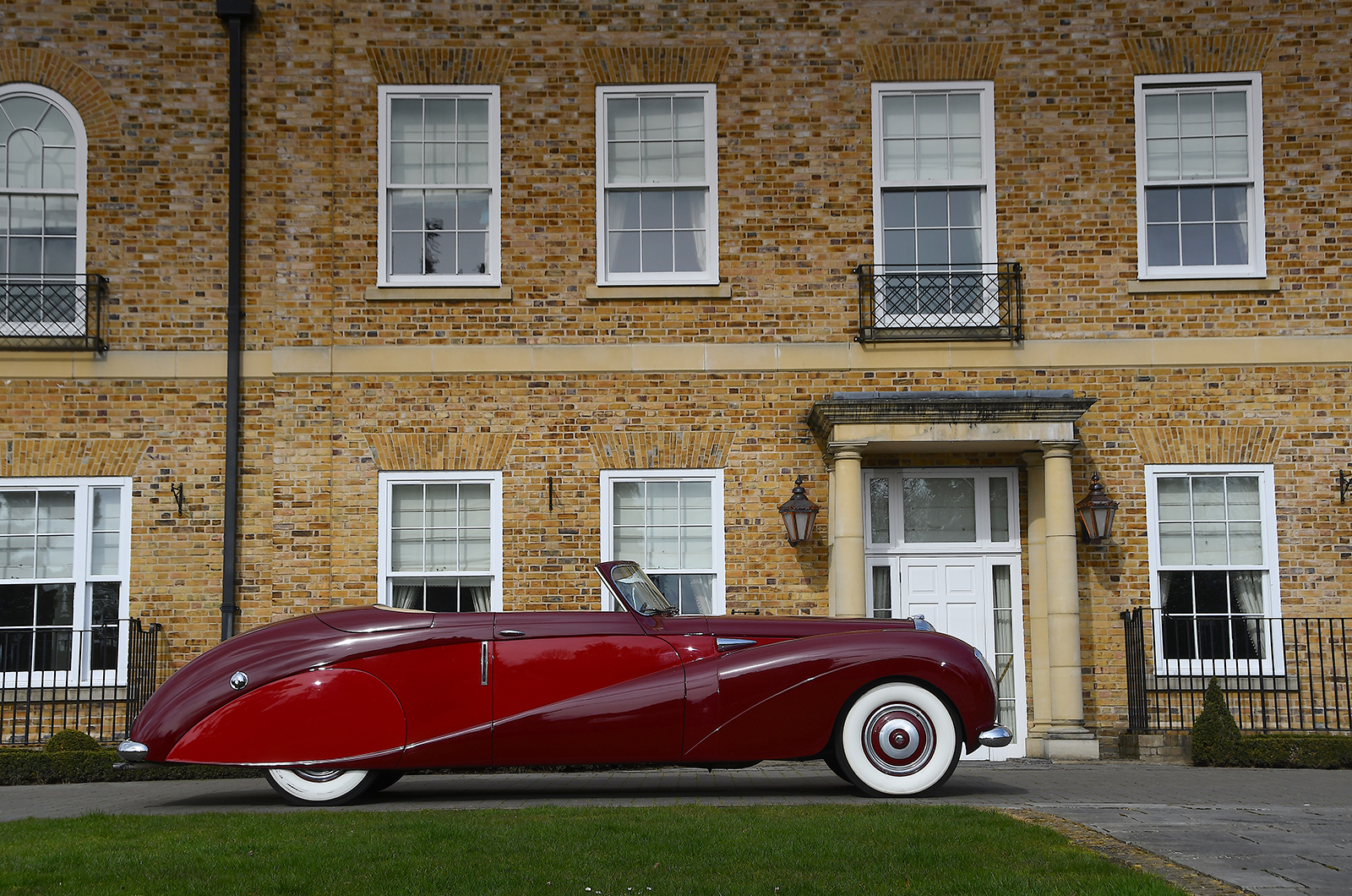 Classic & Sports Car – Whispering giant: Daimler’s Green Goddess