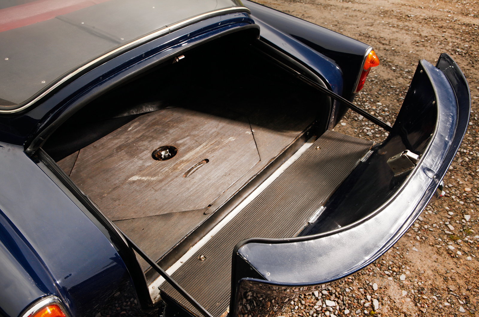 Classic & Sports Car – Six of the best: AC Greyhound vs Bristol 406 Zagato