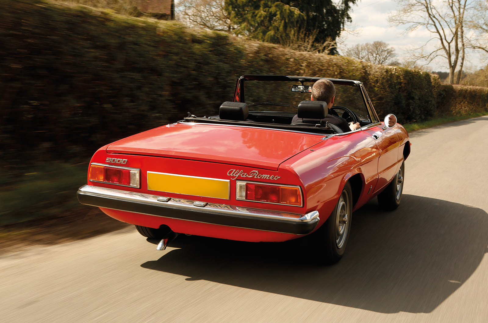 Classic & Sports Car – Drop-top darlings: Fiat 124 vs Alfa Romeo Spider
