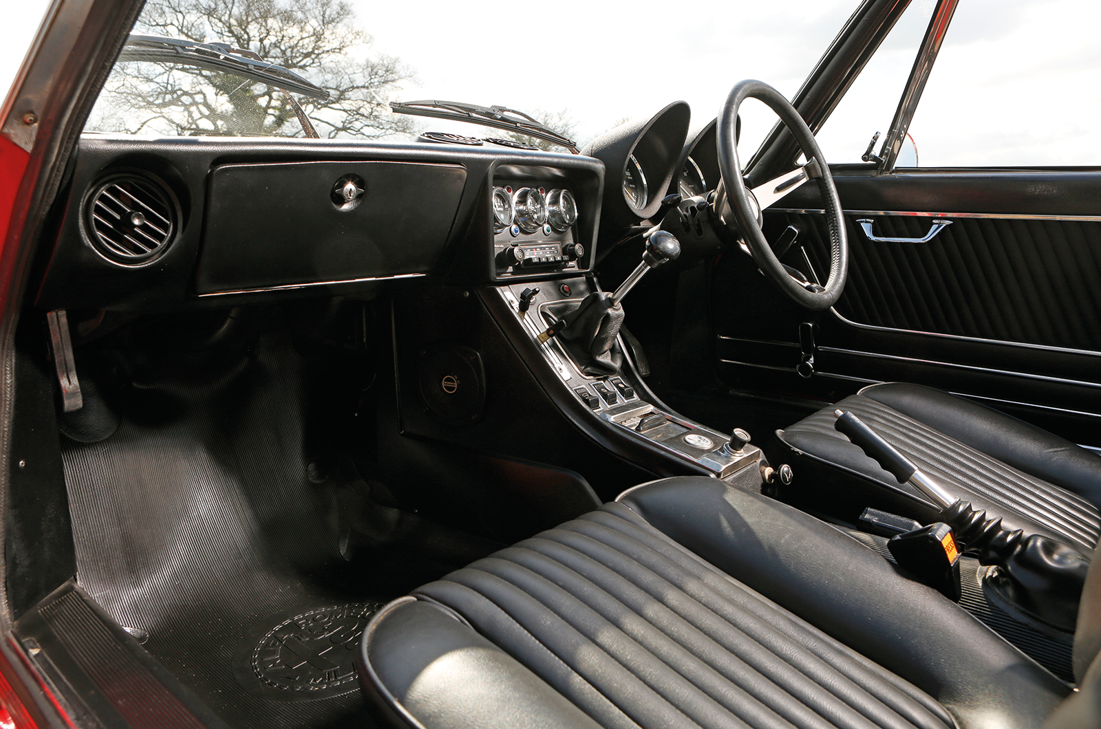 Classic & Sports Car – Drop-top darlings: Fiat 124 vs Alfa Romeo Spider