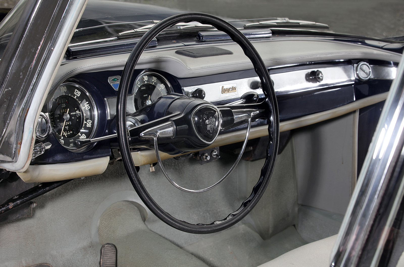 Classic & Sports Car – Engineered for excellence: Lancia Flaminia vs Mercedes-Benz 300SE