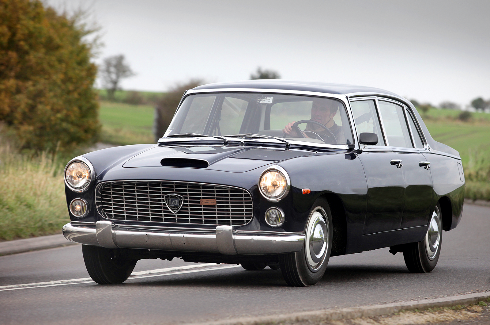Classic & Sports Car – Engineered for excellence: Lancia Flaminia vs Mercedes-Benz 300SE