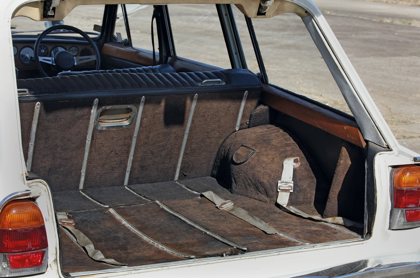 Classic & Sports Car – Estates of mind: Triumph PI Estate vs Range Rover