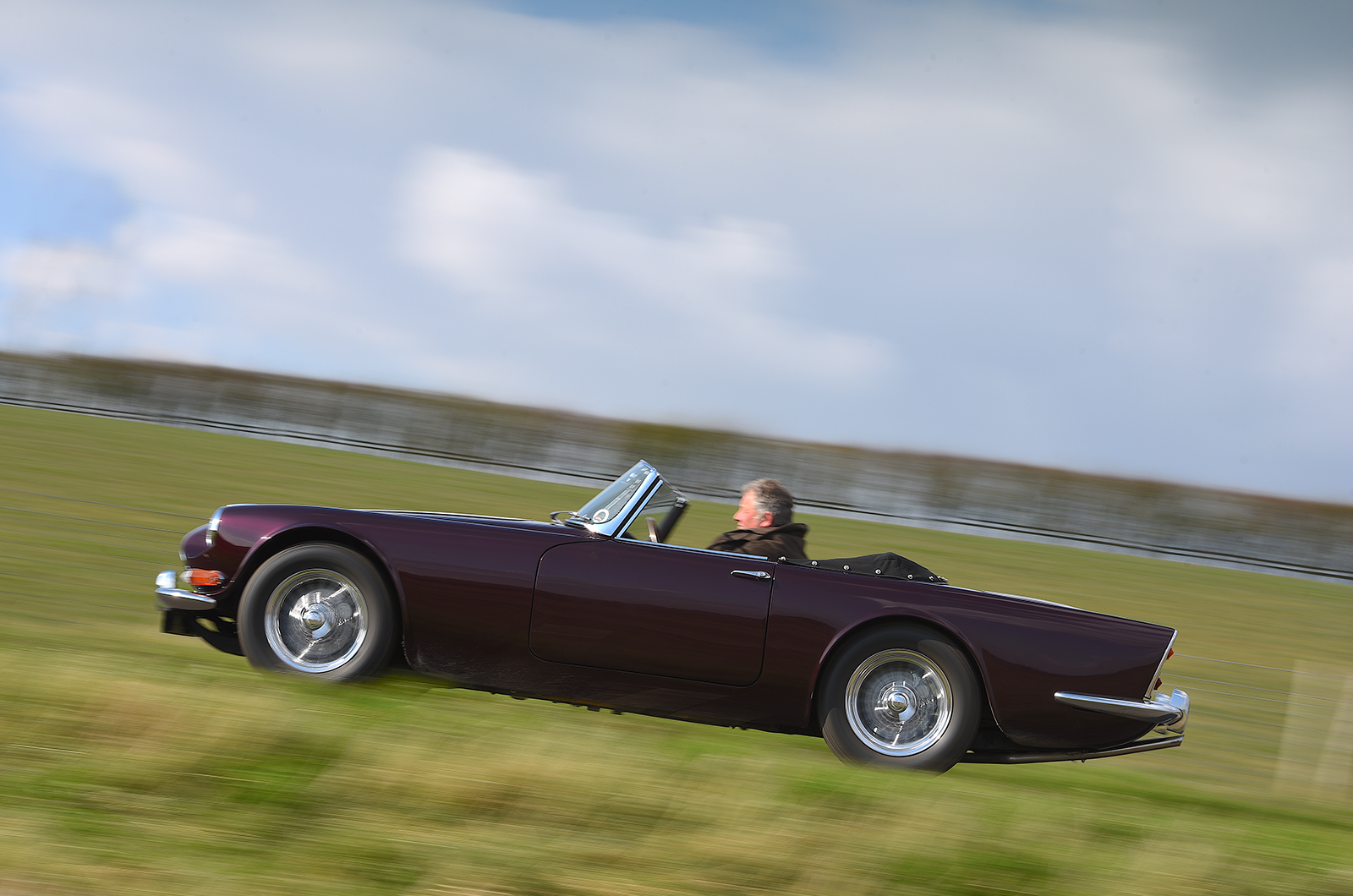 Classic &amp; Sports Car – The Daimler Dart that never was – and the earliest SP250