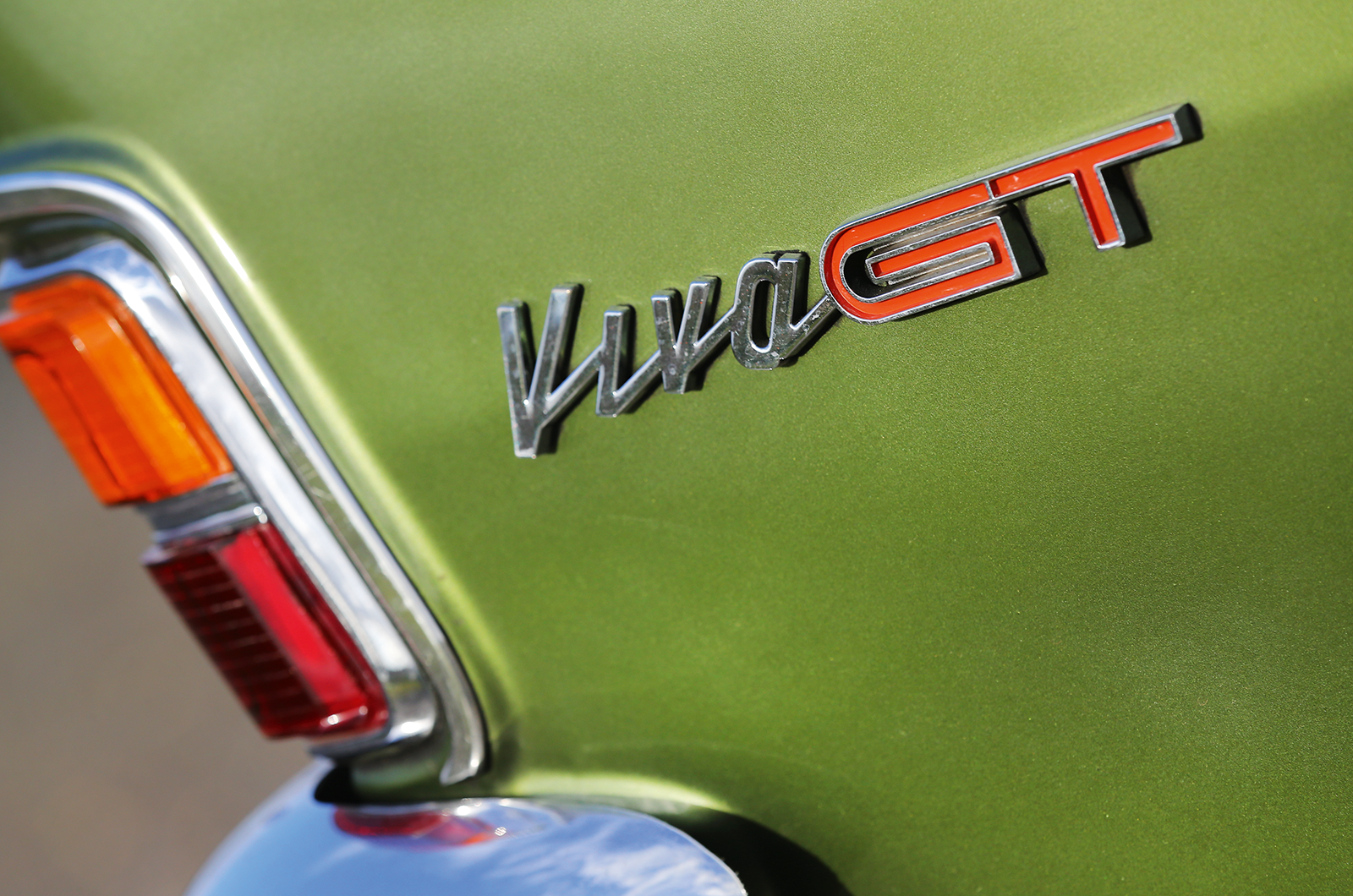 Classic & Sports Car – Budget sporting saloons: Triumph Vitesse vs Vauxhall Viva GT