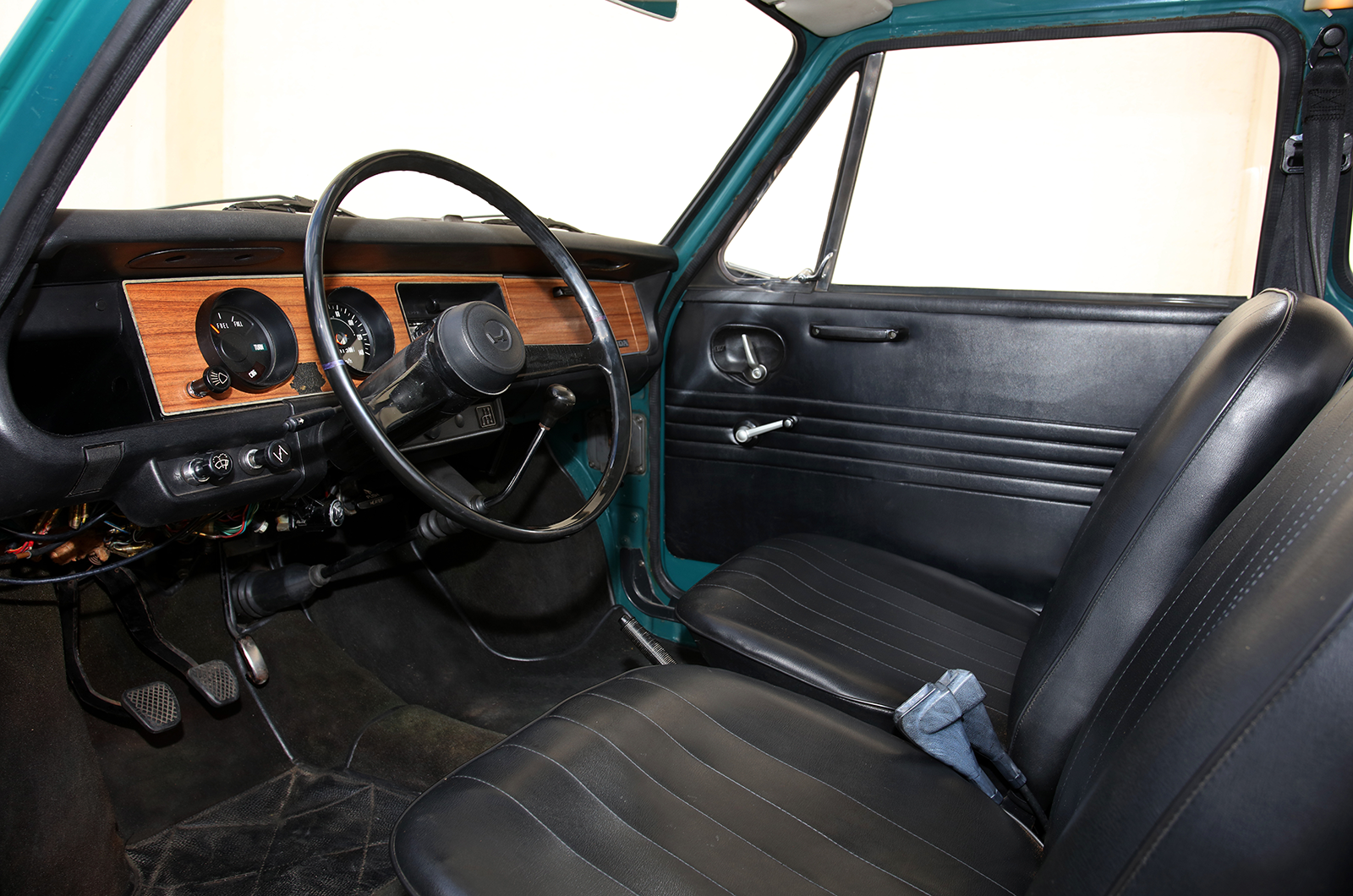 Classic & Sports Car – Love is in the air: Honda N360, Citroën Ami 8 and Volkswagen Beetle