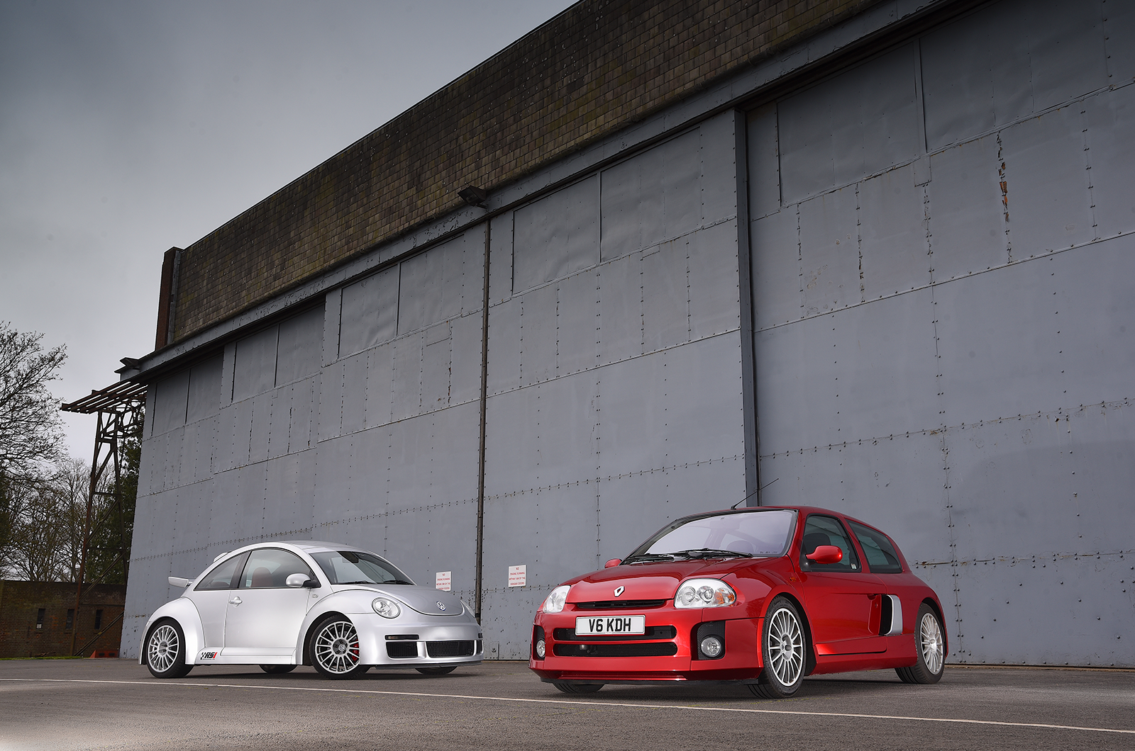 Classic & Sports Car – Unhinged hatches: Volkswagen Beetle RSI vs Renault Clio V6
