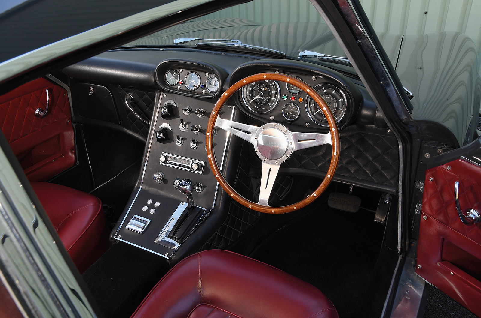 Classic & Sports Car – Transatlantic hybrids: Bristol 407, Jensen C-V8 and Gordon-Keeble GK1