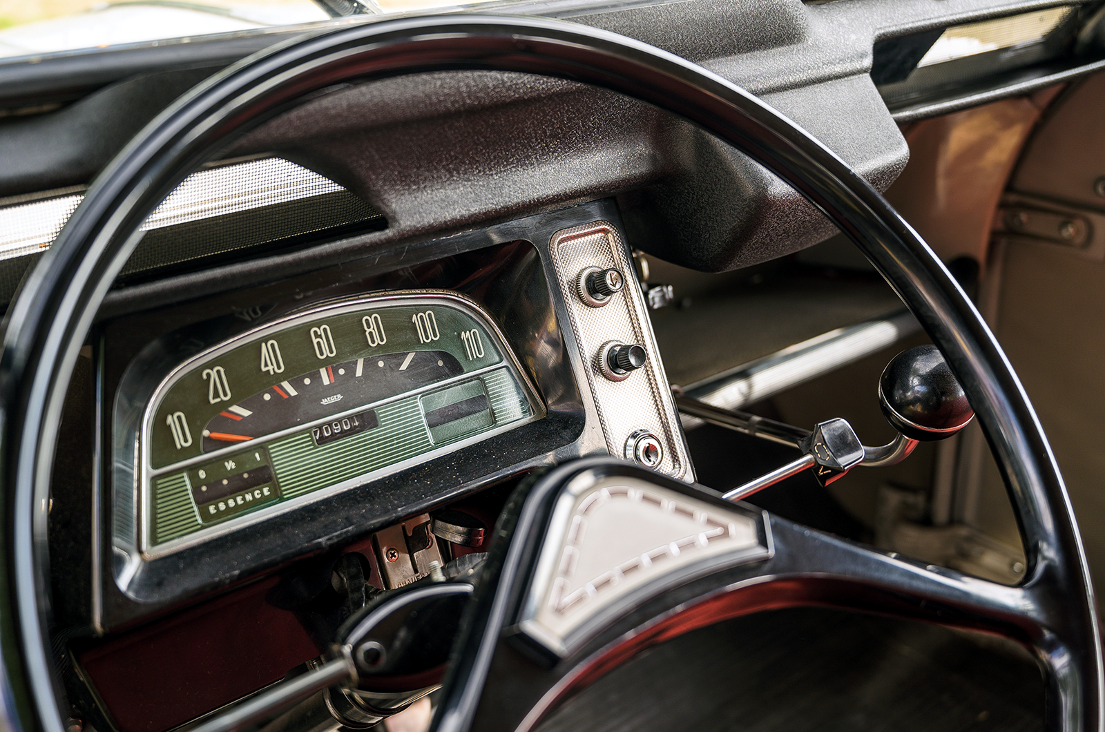 Classic & Sports Car – Meet the luxury Citroën 2CV