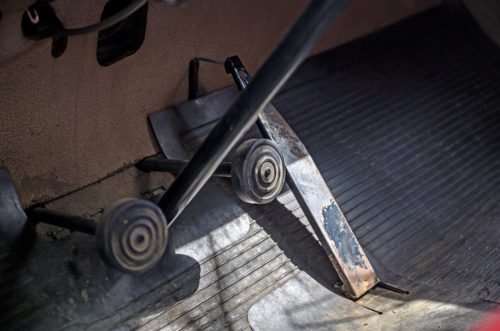 Classic & Sports Car – Meet the luxury Citroën 2CV