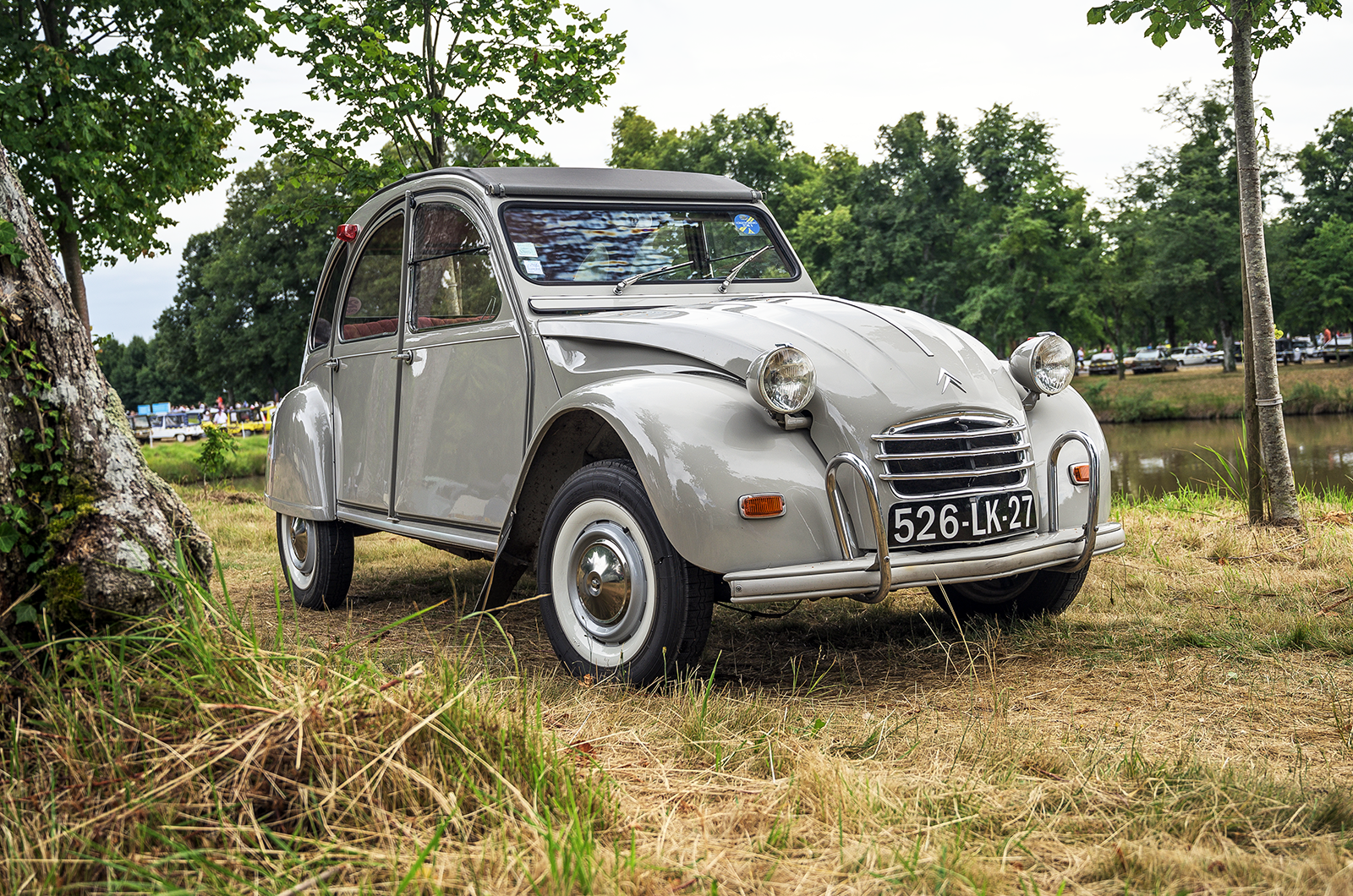 Classic & Sports Car – Meet the luxury Citroën 2CV