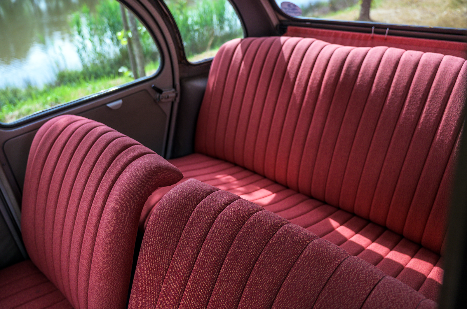 Classic & Sports Car – Meet the luxury Citroën 2CV