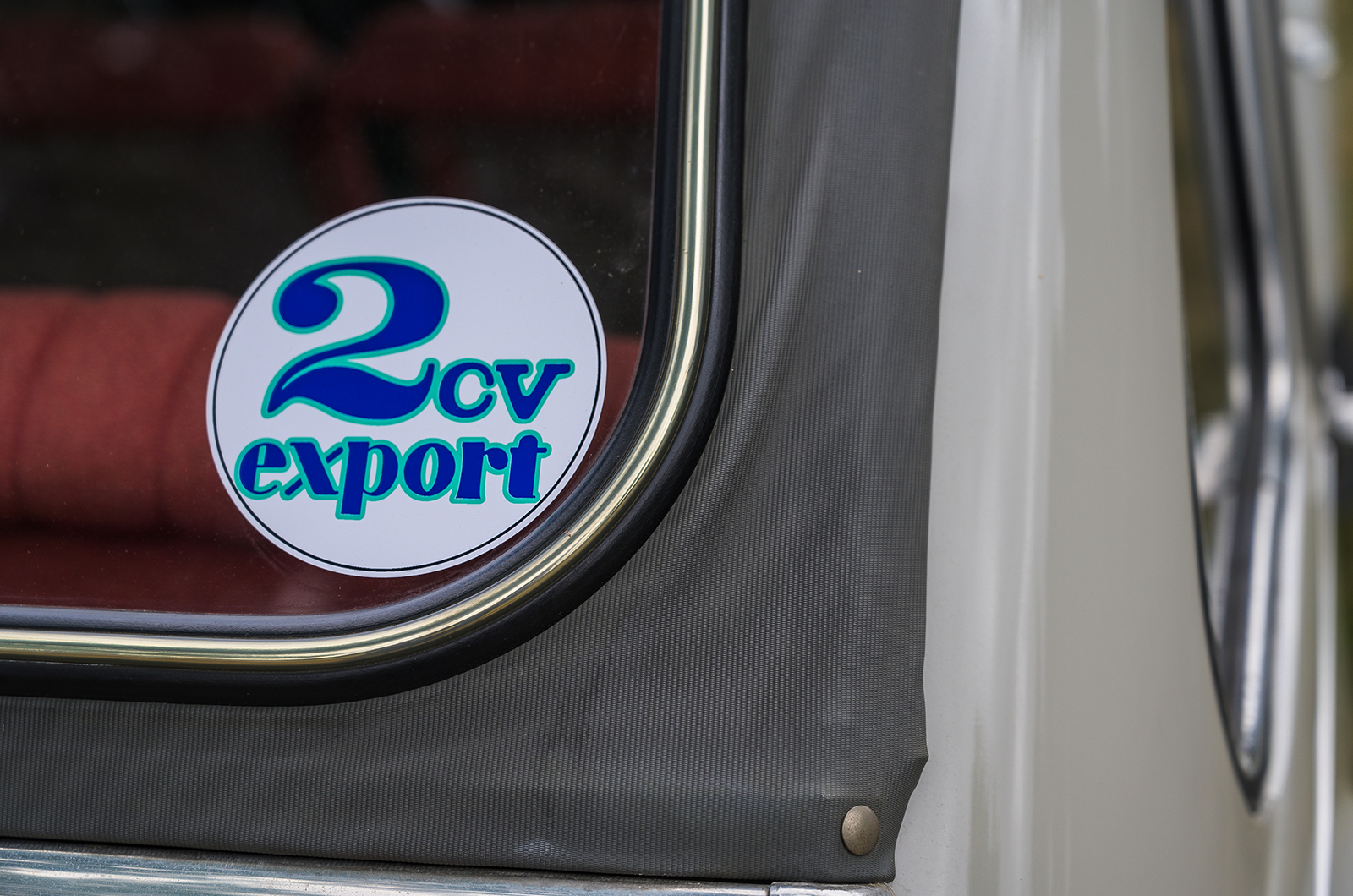 Classic & Sports Car – Meet the luxury Citroën 2CV