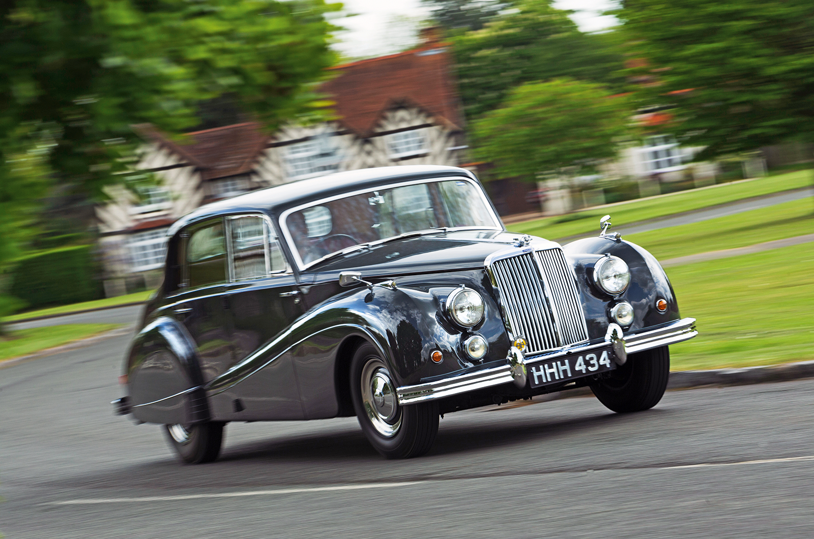 Classic & Sports Car – How the other half lived: Bentley MkVI vs Armstrong Siddeley Sapphire 346