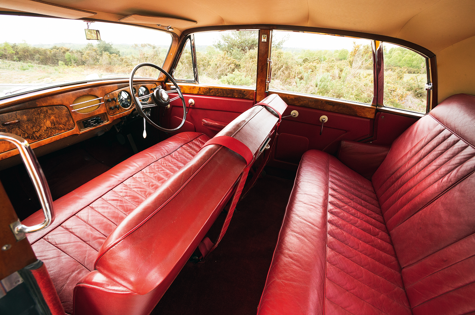 Classic & Sports Car – How the other half lived: Bentley MkVI vs Armstrong Siddeley Sapphire 346