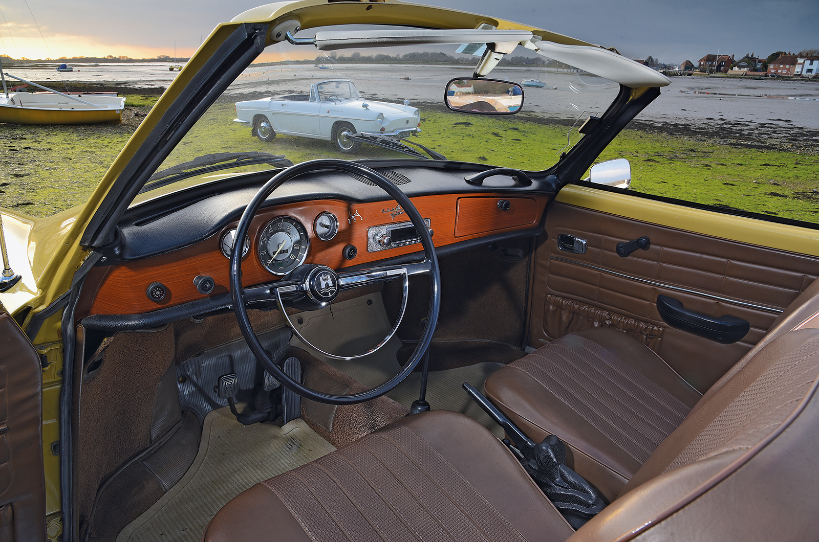 Classic & Sports Car – Chic to chic: Volkswagen Karmann Ghia vs Renault Floride