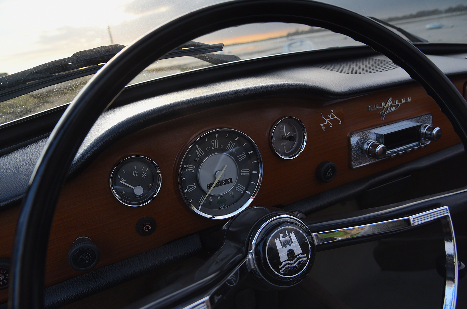 Classic & Sports Car – Chic to chic: Volkswagen Karmann Ghia vs Renault Floride