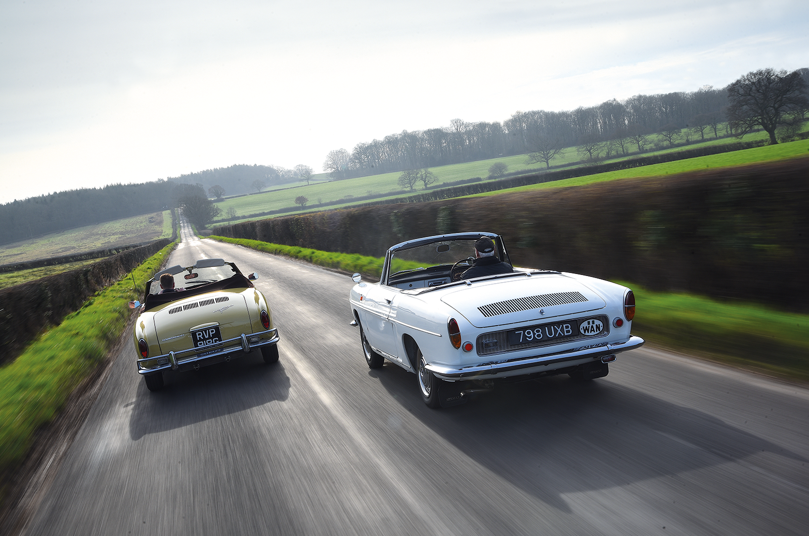 Classic & Sports Car – Chic to chic: Volkswagen Karmann Ghia vs Renault Floride