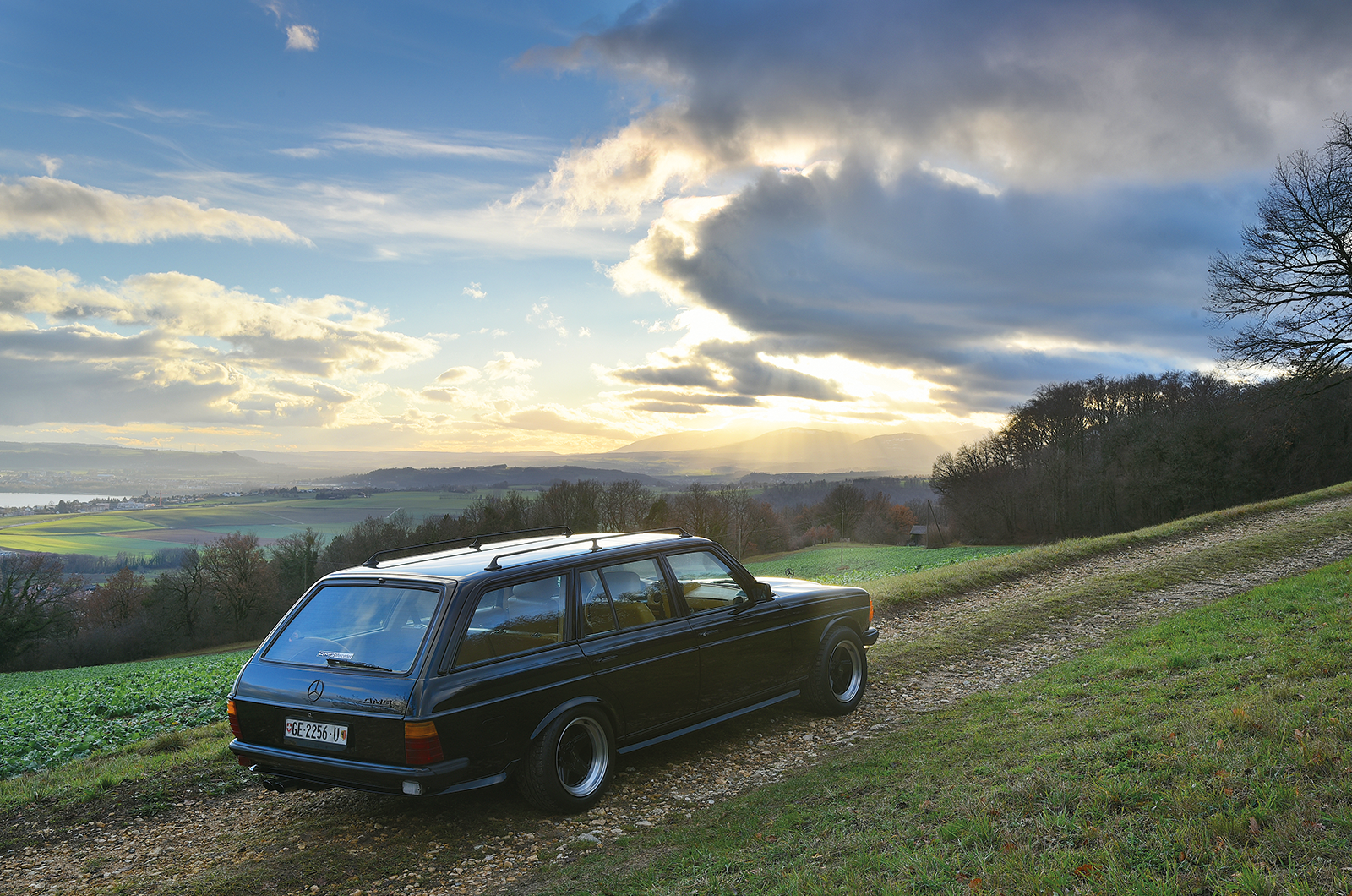 Classic & Sports Car – Is this the ultimate Mercedes-Benz 123-series estate?