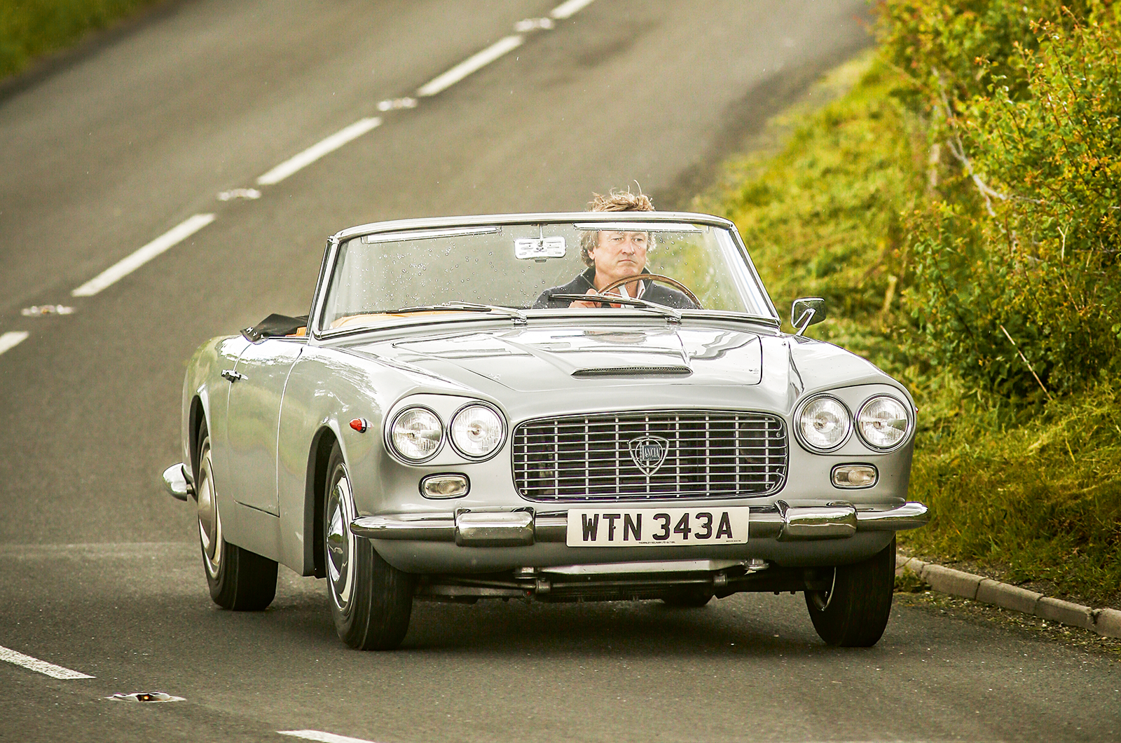 Classic & Sports Car – The art of Touring: Lancia Flaminia vs Alfa Romeo Spider