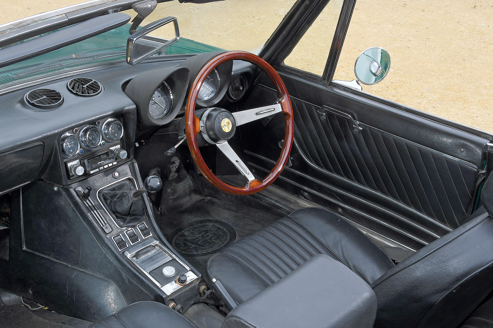 Classic & Sports Car – Recapturing a much-loved Alfa Romeo Spider