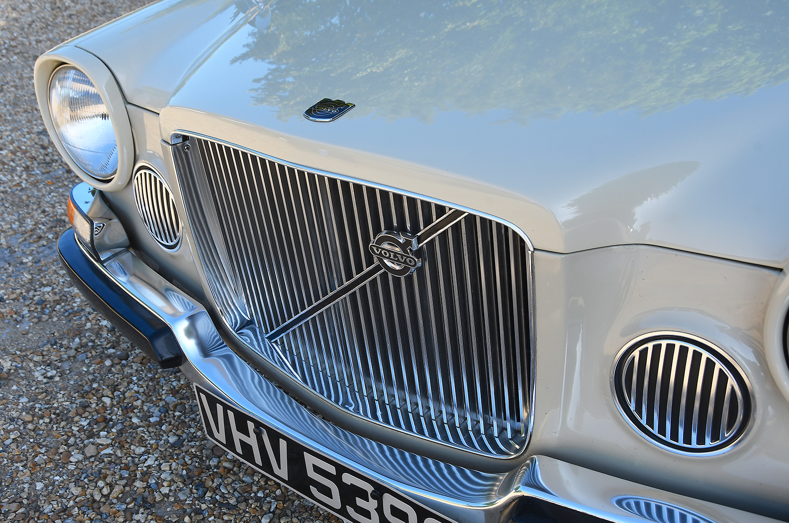 Classic & Sports Car – Executive elegance: Volvo 164 vs Daimler Sovereign 2.8