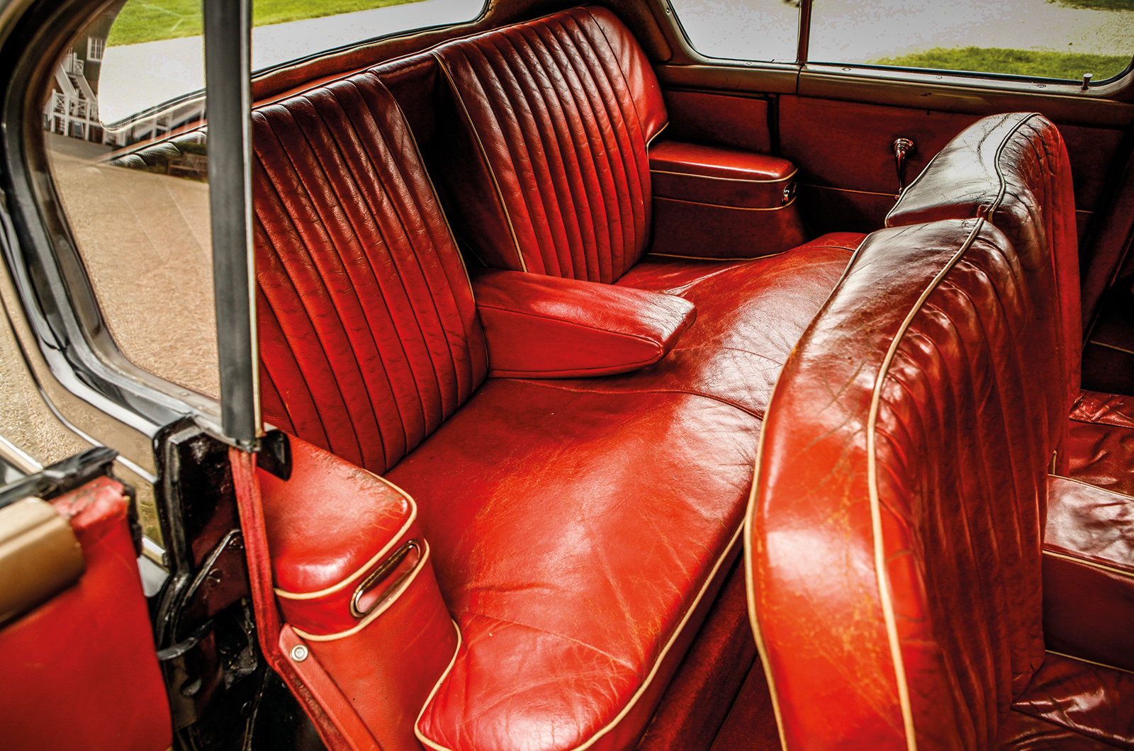 Classic & Sports Car – A touch of class: Sunbeam MkIII vs Singer Hunter