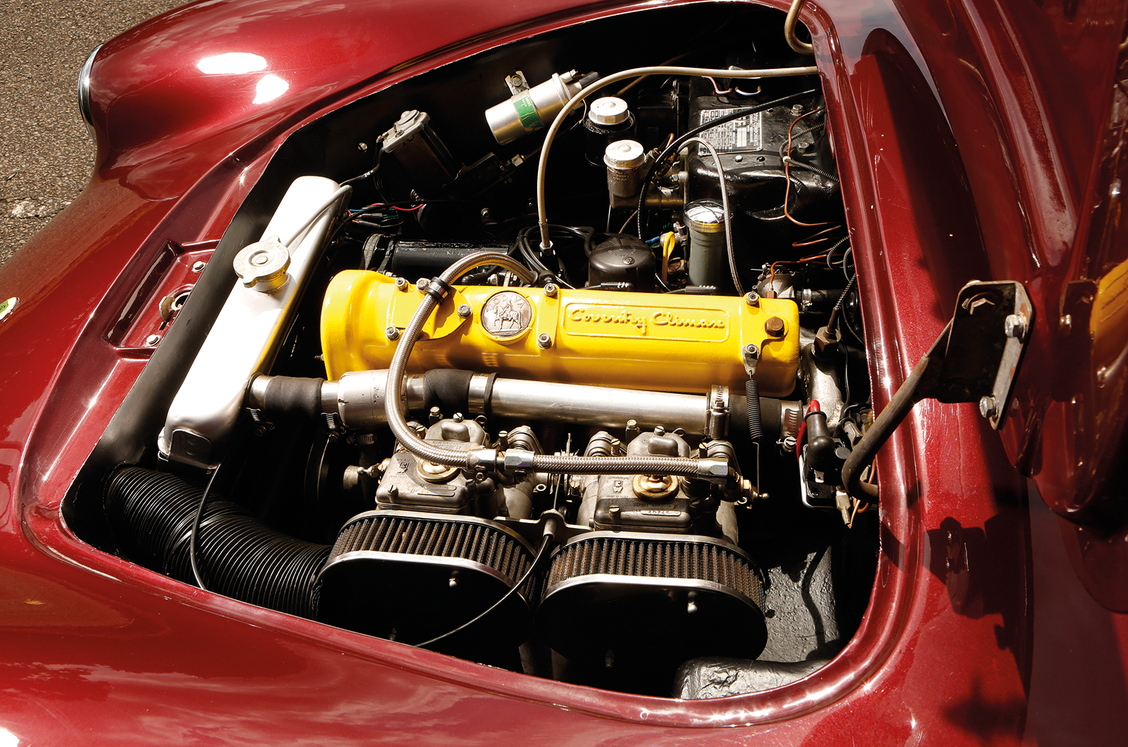 Classic & Sports Car – Little gems: Alfa Romeo vs MG vs Lotus vs Porsche