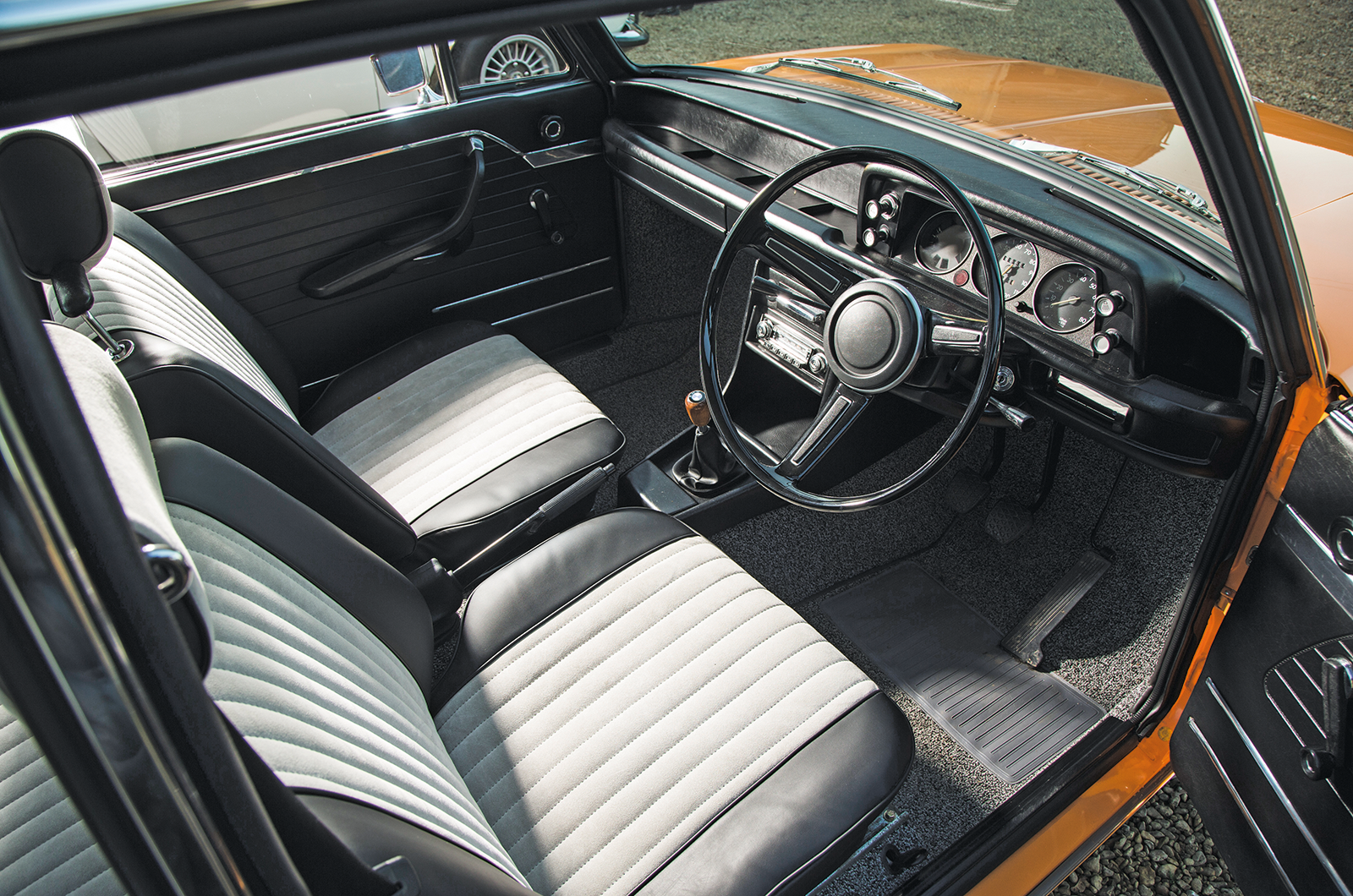 Classic & Sports Car – Putting Munich on the map: BMW 2002 and 3.0 CSL